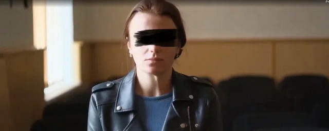 Жительницу Севастополя заставили на камеру извиниться за оскорбление вооружённых сил РФ